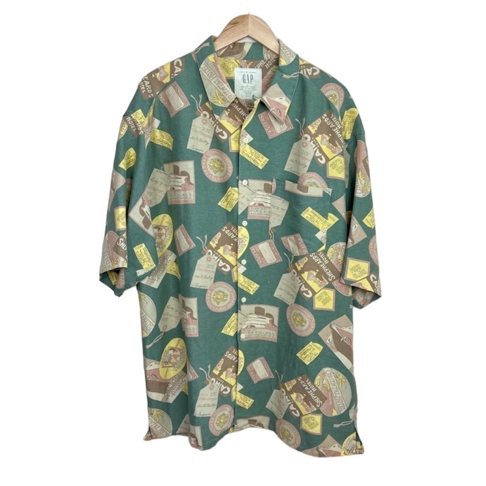 Men’s GAP Singapore Short‎ Sleeve Button Down Shirt Muted Colors Travel Print